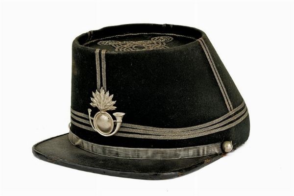 Bonetto da capitano del Reggimento Carabinieri Esteri  - Asta Rare Armi Antiche e Armature da Tutto il Mondo - Associazione Nazionale - Case d'Asta italiane