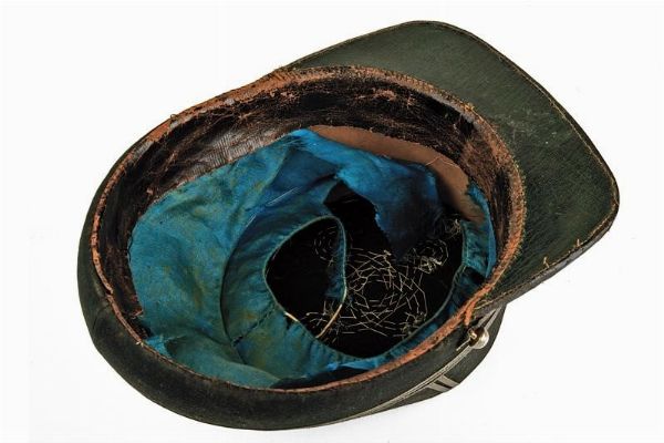 Bonetto da capitano del Reggimento Carabinieri Esteri  - Asta Rare Armi Antiche e Armature da Tutto il Mondo - Associazione Nazionale - Case d'Asta italiane