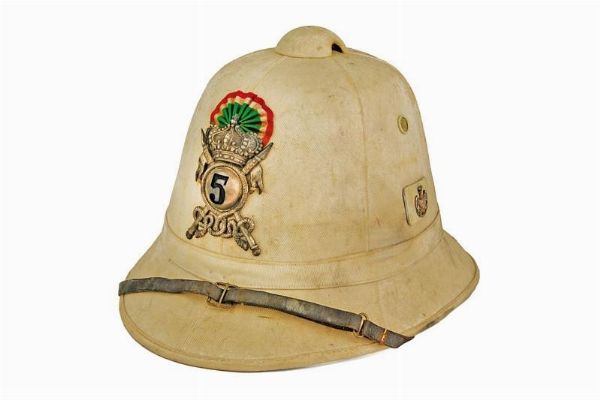 Casco coloniale da ufficiale di cavalleria del 5� reggimento di Novara  - Asta Rare Armi Antiche e Armature da Tutto il Mondo - Associazione Nazionale - Case d'Asta italiane