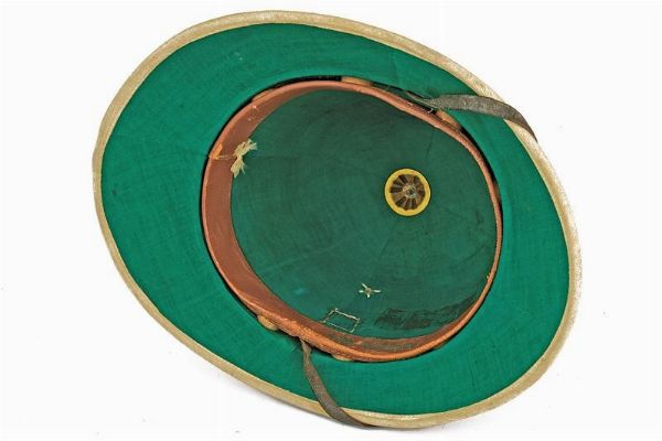 Casco coloniale da ufficiale di cavalleria del 5� reggimento di Novara  - Asta Rare Armi Antiche e Armature da Tutto il Mondo - Associazione Nazionale - Case d'Asta italiane