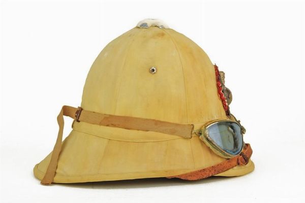Casco coloniale da ufficiale del 5 reggimento lancieri di Novara  - Asta Rare Armi Antiche e Armature da Tutto il Mondo - Associazione Nazionale - Case d'Asta italiane