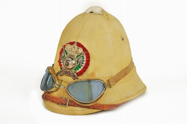 Casco coloniale da ufficiale del 5 reggimento lancieri di Novara  - Asta Rare Armi Antiche e Armature da Tutto il Mondo - Associazione Nazionale - Case d'Asta italiane