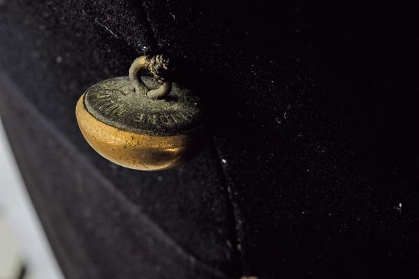 Rara uniforme da ufficiale medico della Croce Rossa  - Asta Rare Armi Antiche e Armature da Tutto il Mondo - Associazione Nazionale - Case d'Asta italiane