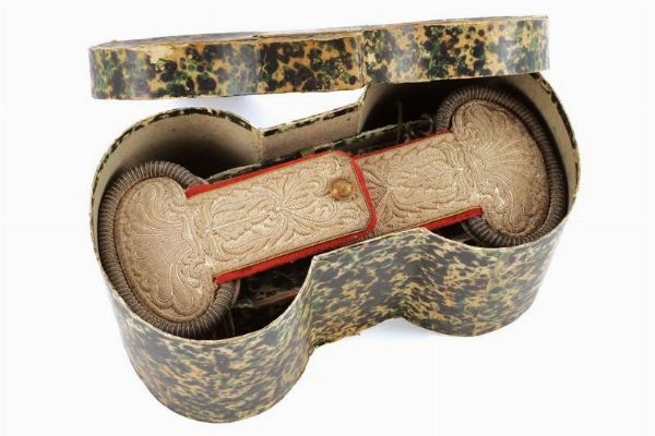 Paio di spalline da ufficiale  - Asta Rare Armi Antiche e Armature da Tutto il Mondo - Associazione Nazionale - Case d'Asta italiane