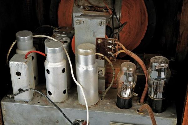 Radio Marelli modello Targelio  - Asta Rare Armi Antiche e Armature da Tutto il Mondo - Associazione Nazionale - Case d'Asta italiane