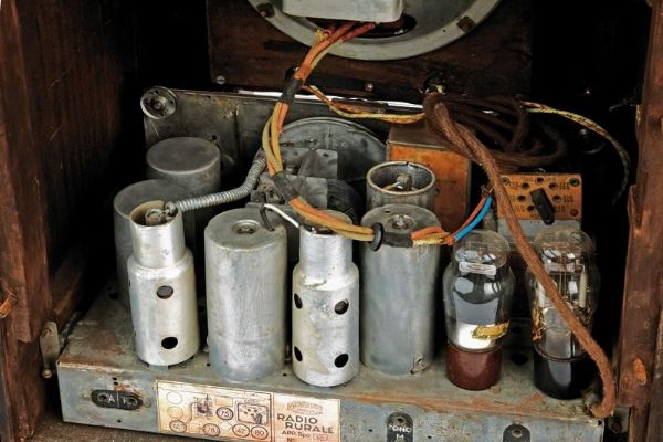 Rara Radio Rurale di Marelli  - Asta Rare Armi Antiche e Armature da Tutto il Mondo - Associazione Nazionale - Case d'Asta italiane