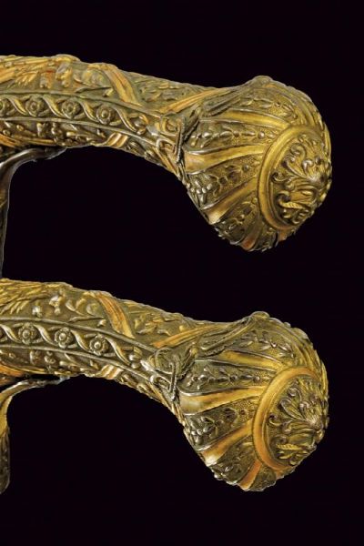 Bella coppia di pistole a pietra focaia con fornimenti intagliati  - Asta Rare Armi Antiche e Armature da Tutto il Mondo - Associazione Nazionale - Case d'Asta italiane