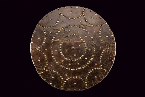 Rarissima targhetta  - Asta Rare Armi Antiche e Armature da Tutto il Mondo - Associazione Nazionale - Case d'Asta italiane