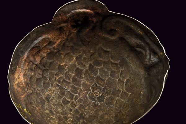 Elmo sbalzato in stile Negroli  - Asta Rare Armi Antiche e Armature da Tutto il Mondo - Associazione Nazionale - Case d'Asta italiane