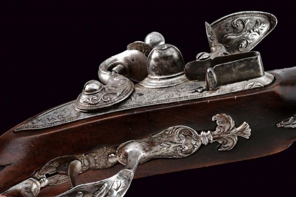 Interessante paio di pistole a pietra focaia con bellissimi fornimenti  - Asta Rare Armi Antiche e Armature da Tutto il Mondo - Associazione Nazionale - Case d'Asta italiane