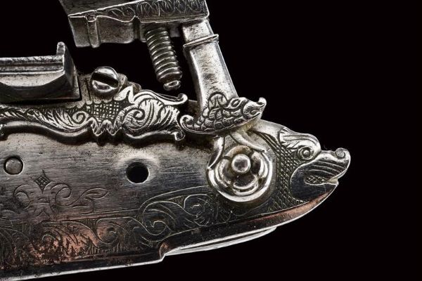 Elegante e rarissima batteria alla fiorentina a due cani  - Asta Rare Armi Antiche e Armature da Tutto il Mondo - Associazione Nazionale - Case d'Asta italiane