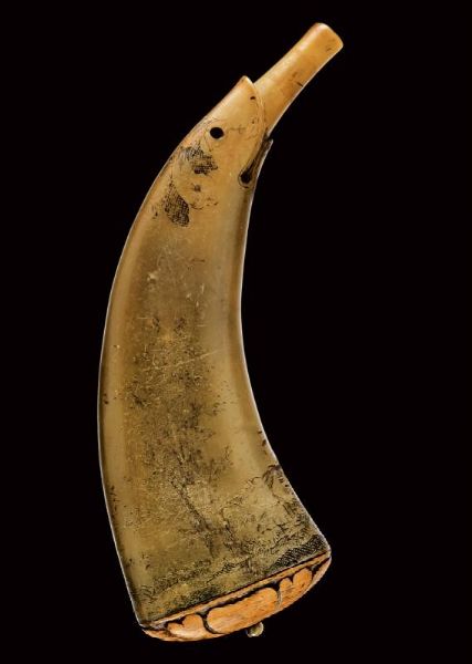 Fiasca da polvere di propriet nobile  - Asta Rare Armi Antiche e Armature da Tutto il Mondo - Associazione Nazionale - Case d'Asta italiane