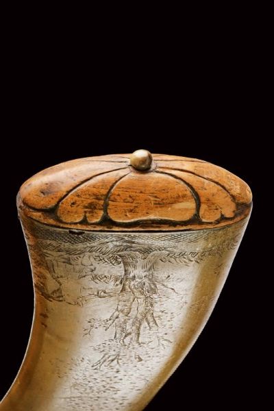 Fiasca da polvere di propriet nobile  - Asta Rare Armi Antiche e Armature da Tutto il Mondo - Associazione Nazionale - Case d'Asta italiane