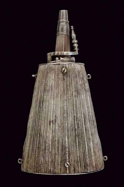 Fiasca da polvere in ferro  - Asta Rare Armi Antiche e Armature da Tutto il Mondo - Associazione Nazionale - Case d'Asta italiane