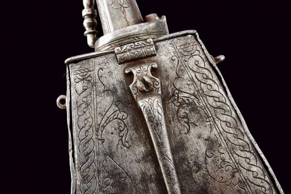 Fiasca da polvere in ferro  - Asta Rare Armi Antiche e Armature da Tutto il Mondo - Associazione Nazionale - Case d'Asta italiane