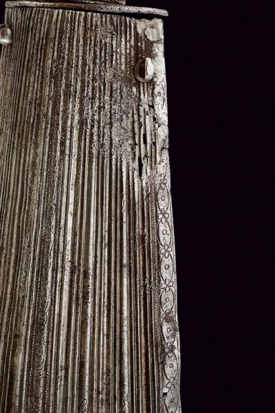 Fiasca da polvere in ferro  - Asta Rare Armi Antiche e Armature da Tutto il Mondo - Associazione Nazionale - Case d'Asta italiane