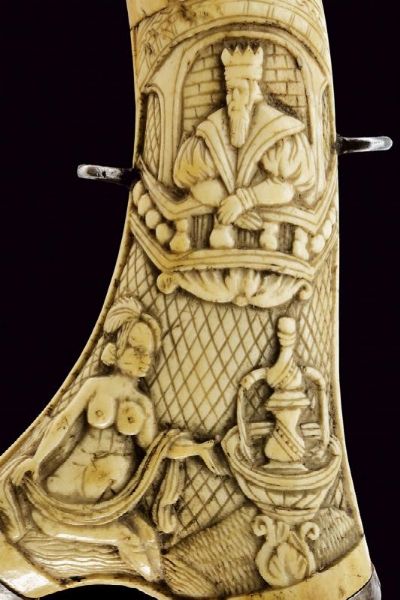 Bellissima fiasca da polvere in corno di cervo  - Asta Rare Armi Antiche e Armature da Tutto il Mondo - Associazione Nazionale - Case d'Asta italiane