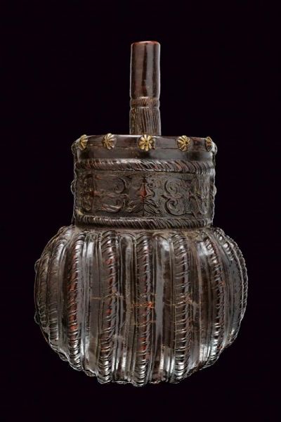 Bellissima fiasca da polvere  - Asta Rare Armi Antiche e Armature da Tutto il Mondo - Associazione Nazionale - Case d'Asta italiane