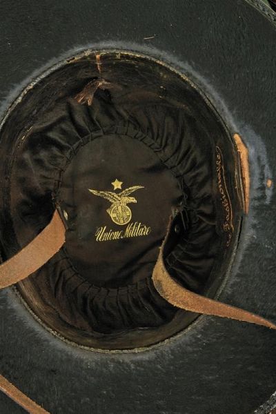 Moretto da bersaglieri per ufficiale umbertino, con piumetto  - Asta Rare Armi Antiche e Armature da Tutto il Mondo - Associazione Nazionale - Case d'Asta italiane