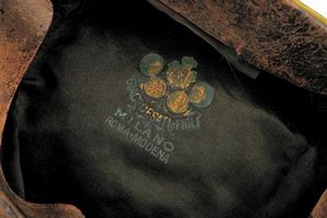 Berretto per colonnello dei cavalleggeri di Saluzzo  - Asta Rare Armi Antiche e Armature da Tutto il Mondo - Associazione Nazionale - Case d'Asta italiane