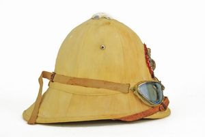 Casco coloniale da ufficiale del 5 reggimento lancieri di Novara  - Asta Rare Armi Antiche e Armature da Tutto il Mondo - Associazione Nazionale - Case d'Asta italiane