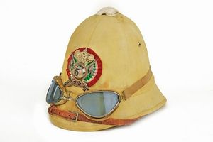 Casco coloniale da ufficiale del 5 reggimento lancieri di Novara  - Asta Rare Armi Antiche e Armature da Tutto il Mondo - Associazione Nazionale - Case d'Asta italiane