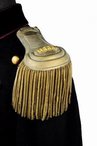 Rara uniforme da ufficiale medico della Croce Rossa  - Asta Rare Armi Antiche e Armature da Tutto il Mondo - Associazione Nazionale - Case d'Asta italiane