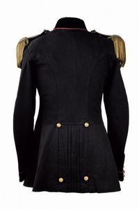 Rara uniforme da ufficiale medico della Croce Rossa  - Asta Rare Armi Antiche e Armature da Tutto il Mondo - Associazione Nazionale - Case d'Asta italiane