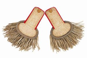 Paio di spalline da ufficiale  - Asta Rare Armi Antiche e Armature da Tutto il Mondo - Associazione Nazionale - Case d'Asta italiane