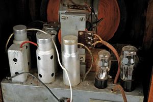 Radio Marelli modello Targelio  - Asta Rare Armi Antiche e Armature da Tutto il Mondo - Associazione Nazionale - Case d'Asta italiane