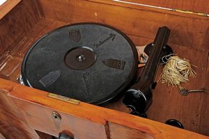 Grande Radio Marelli modello Assab  - Asta Rare Armi Antiche e Armature da Tutto il Mondo - Associazione Nazionale - Case d'Asta italiane