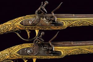 Bella coppia di pistole a pietra focaia con fornimenti intagliati  - Asta Rare Armi Antiche e Armature da Tutto il Mondo - Associazione Nazionale - Case d'Asta italiane