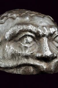 Elmo sbalzato in stile Negroli  - Asta Rare Armi Antiche e Armature da Tutto il Mondo - Associazione Nazionale - Case d'Asta italiane