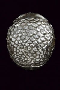 Elmo sbalzato in stile Negroli  - Asta Rare Armi Antiche e Armature da Tutto il Mondo - Associazione Nazionale - Case d'Asta italiane