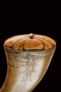 Fiasca da polvere di propriet nobile  - Asta Rare Armi Antiche e Armature da Tutto il Mondo - Associazione Nazionale - Case d'Asta italiane