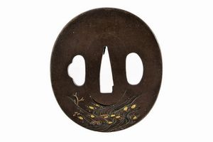 Tsuba in shibuichi, mei: Hirochika  - Asta Rare Armi Antiche e Armature da Tutto il Mondo - Associazione Nazionale - Case d'Asta italiane