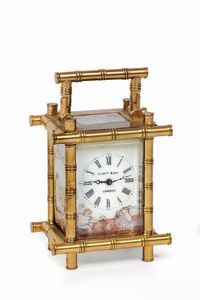 Elliott&Son - Elliott&Son, London, orologio da viaggio, in ottone dorato e smalti con pannelli raffiguranti angeli cherubini. Accompagnato dalla sua chiave di carica. Realizzato intorno il 1900