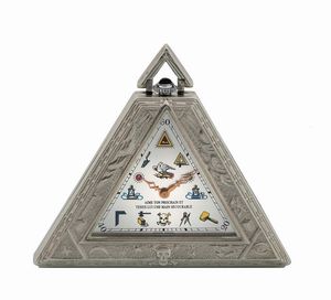 Anonimo - Anonimo. Orologio in argento, massonico, di forma triangolare, da tasca. Realizzato nel 1960 circa