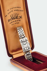 ROLEX - ROLEX. Orologio da donna, in platino e brillanti con bracciale in oro bianco 18K. Accompagnato dalla scatola originale. Realizzato nel 1920 circa
