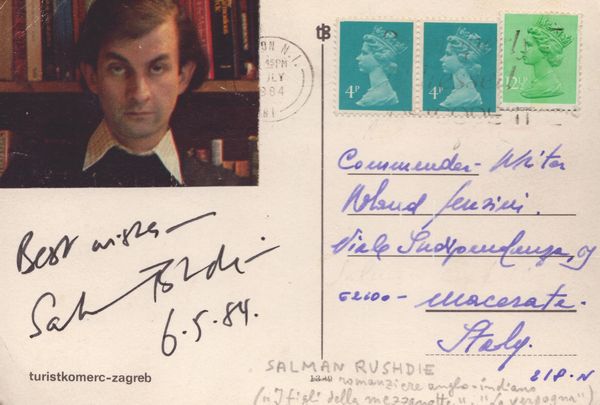 Cartolina autografata Salman Rushdie  - Asta Libri antichi, rarit bibliografiche e prime edizioni del '900 - Associazione Nazionale - Case d'Asta italiane