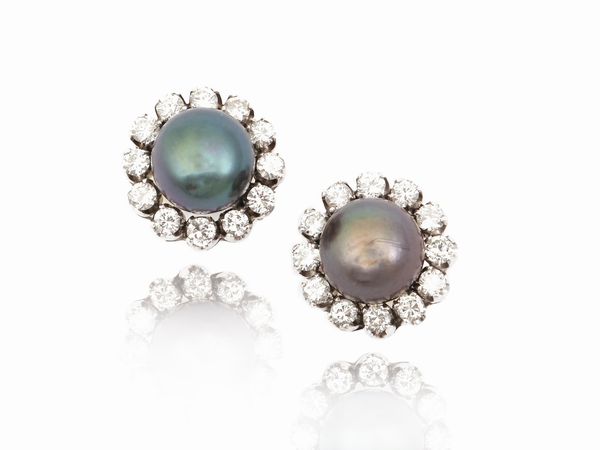 Orecchini in oro bianco con diamanti e perle Tahiti  - Asta Gioielli e Orologi - Associazione Nazionale - Case d'Asta italiane