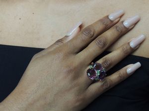 Pomellato, anello 'Bahia' in oro rosa con ametiste e tsavoriti  - Asta Gioielli e Orologi - Associazione Nazionale - Case d'Asta italiane