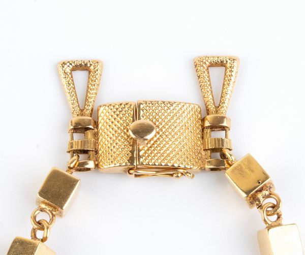 Girocollo con motivo a frangia in oro  - Asta Gioielli e Argenti Moderni e Contemporanei - Associazione Nazionale - Case d'Asta italiane