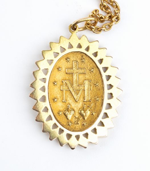 Due girocolli in oro con medaglie a motivi religiosi  - Asta Gioielli e Argenti Moderni e Contemporanei - Associazione Nazionale - Case d'Asta italiane