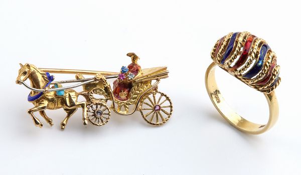 Una spilla ed un anello in oro con smalti policromi  - Asta Gioielli e Argenti Moderni e Contemporanei - Associazione Nazionale - Case d'Asta italiane