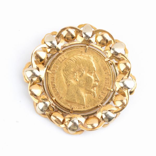 Spilla in oro con moneta  - Asta Gioielli e Argenti Moderni e Contemporanei - Associazione Nazionale - Case d'Asta italiane