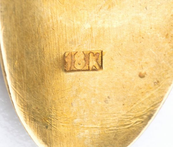 Un fermacravatta ed un paio di gemelli in oro  - Asta Gioielli e Argenti Moderni e Contemporanei - Associazione Nazionale - Case d'Asta italiane