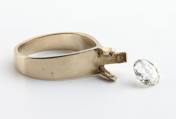 Diamante slegato e montatura per anello in oro  - Asta Gioielli e Argenti Moderni e Contemporanei - Associazione Nazionale - Case d'Asta italiane