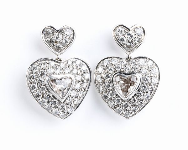 Orecchini pendenti con motivo a cuore in diamanti  - Asta Gioielli e Argenti Moderni e Contemporanei - Associazione Nazionale - Case d'Asta italiane