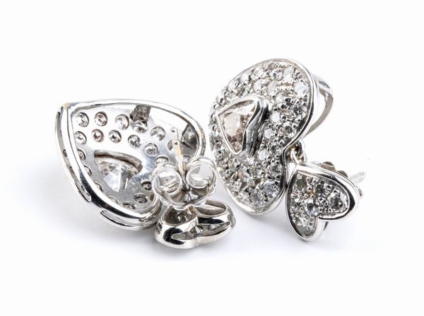 Orecchini pendenti con motivo a cuore in diamanti  - Asta Gioielli e Argenti Moderni e Contemporanei - Associazione Nazionale - Case d'Asta italiane